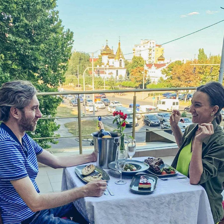 Manhattan Hotel & Restaurant Κισινάου Εξωτερικό φωτογραφία