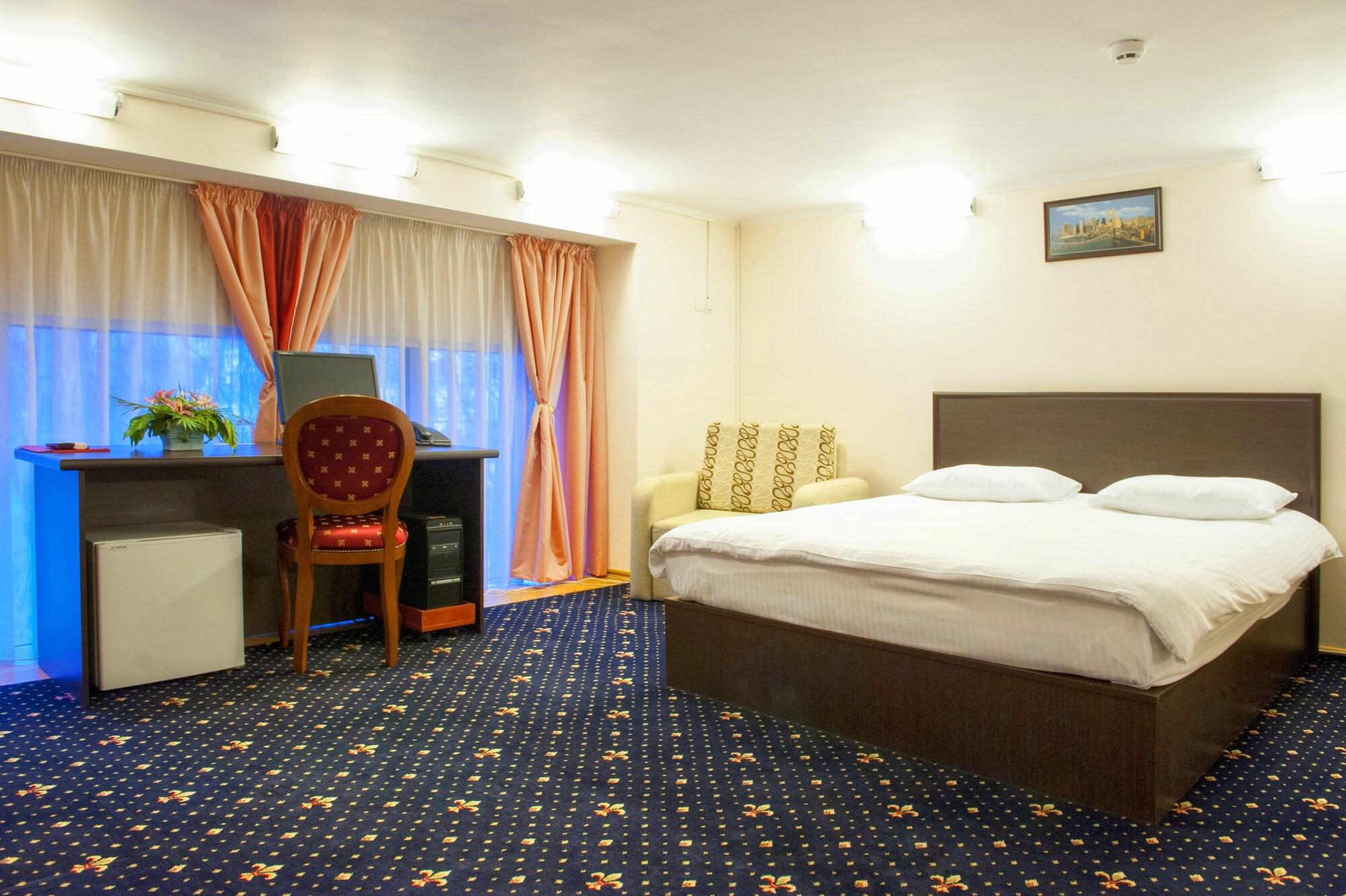 Manhattan Hotel & Restaurant Κισινάου Εξωτερικό φωτογραφία