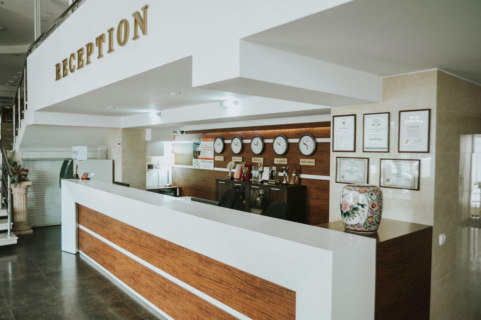 Manhattan Hotel & Restaurant Κισινάου Εξωτερικό φωτογραφία