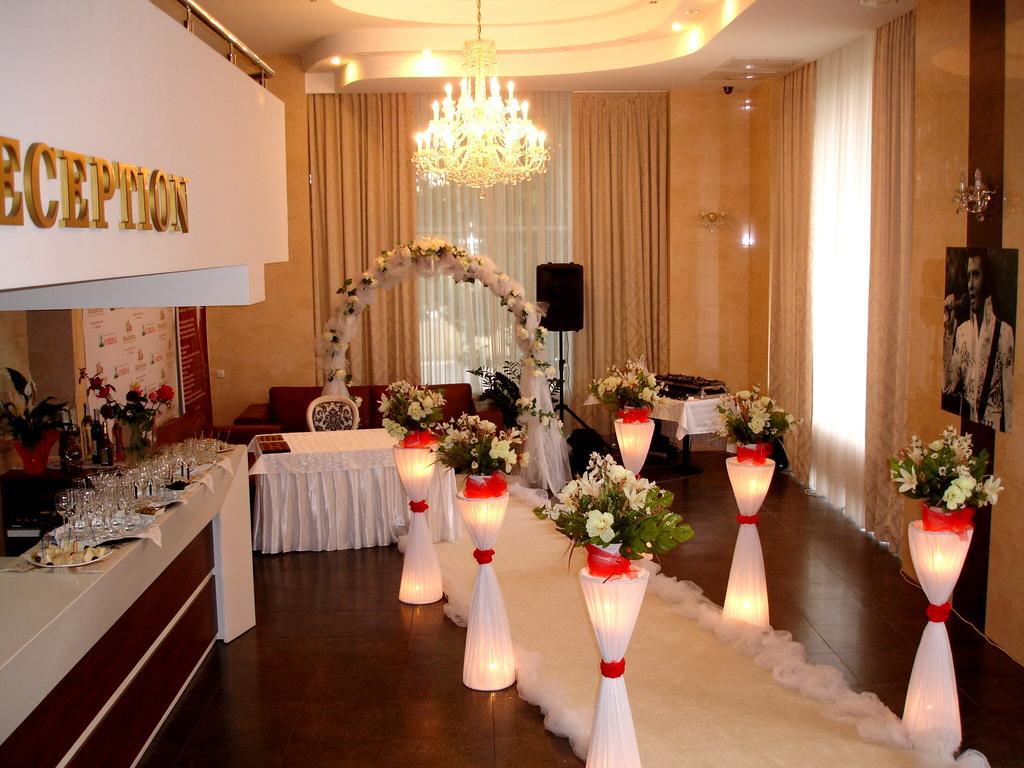 Manhattan Hotel & Restaurant Κισινάου Εξωτερικό φωτογραφία