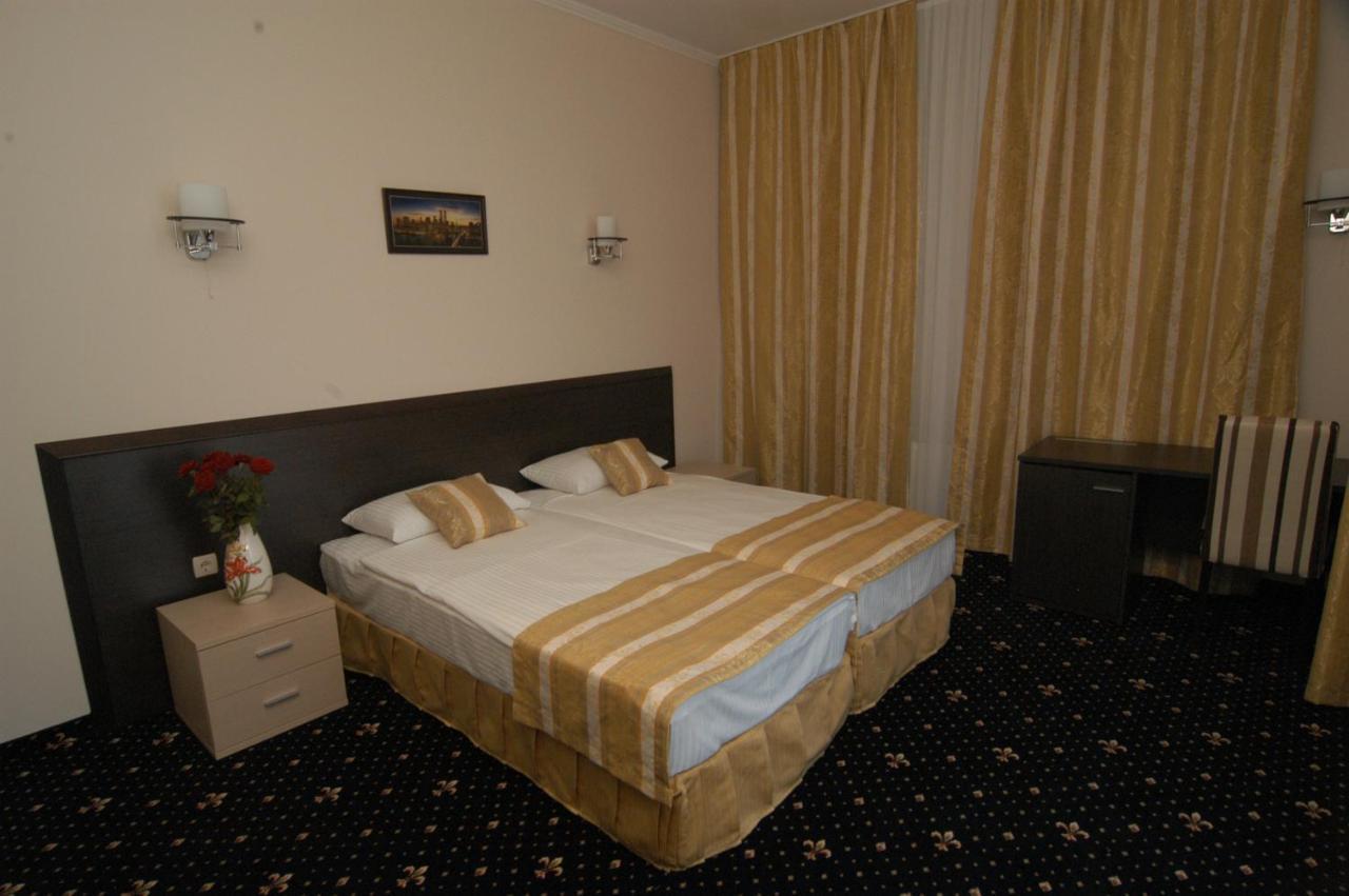 Manhattan Hotel & Restaurant Κισινάου Εξωτερικό φωτογραφία