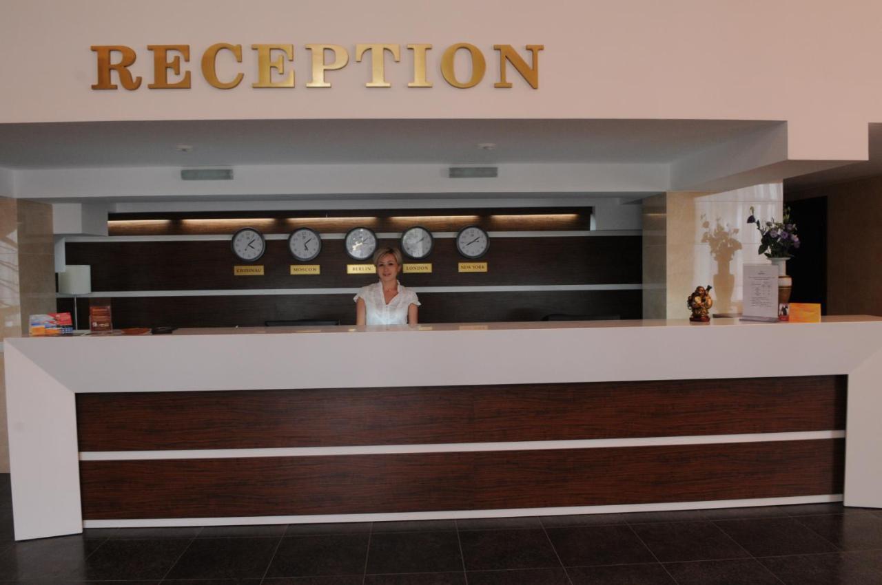 Manhattan Hotel & Restaurant Κισινάου Εξωτερικό φωτογραφία