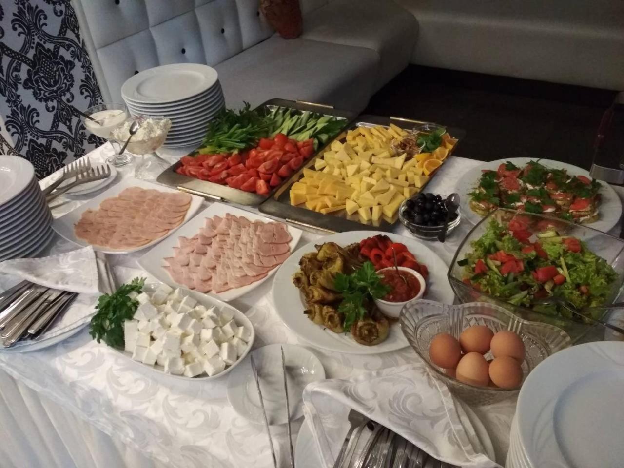 Manhattan Hotel & Restaurant Κισινάου Εξωτερικό φωτογραφία